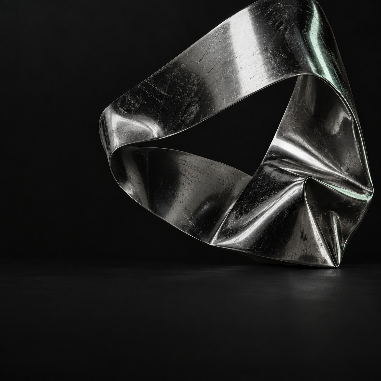 Konzeptstudie: gefaltetes Metall mit kühlem Licht